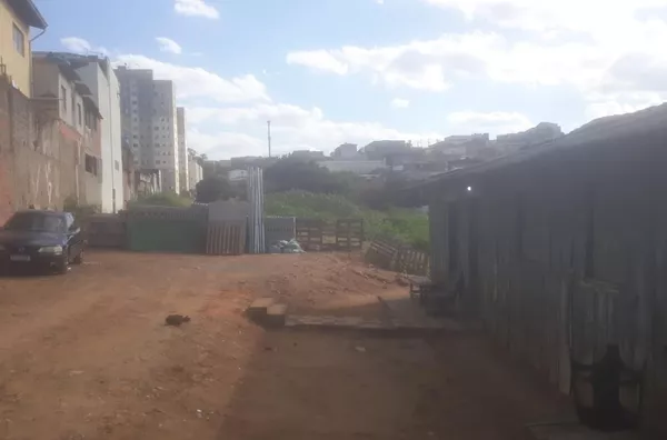 Terreno para Venda em Carapicuíba / SP no bairro Parque José Alex André