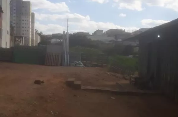 Terreno para Venda em Carapicuíba / SP no bairro Parque José Alex André