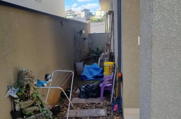 Casa em Condomínio para Venda em Santana de Parnaíba / SP no bairro Suru