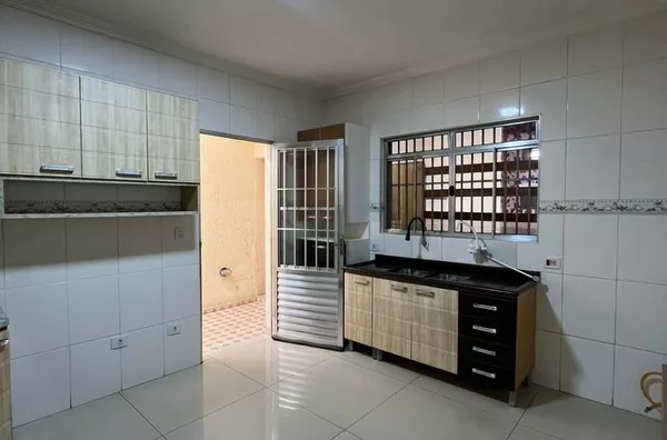 Casa para venda, 4 quarto(s),  Jardim Roseli, Carapicuíba