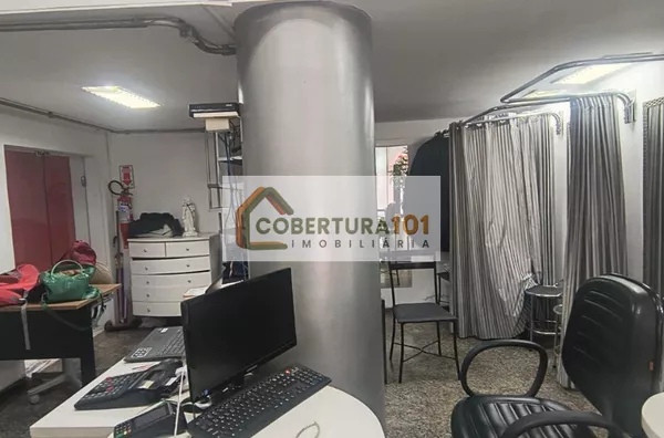Loja de Esquina com Mezanino para Locação 100m², República, São Paulo