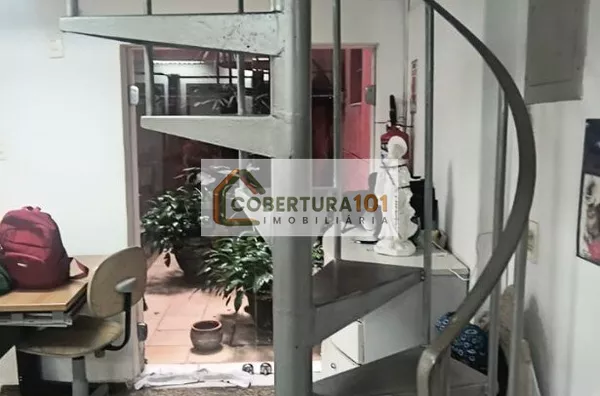 Loja de Esquina com Mezanino para Locação 100m², República, São Paulo