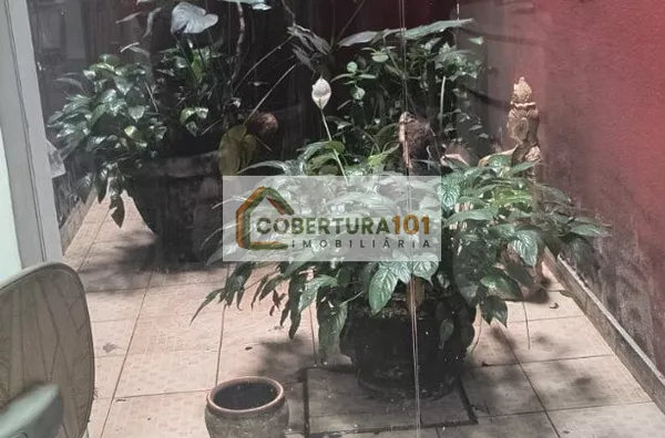 Loja de Esquina com Mezanino para Locação 100m², República, São Paulo