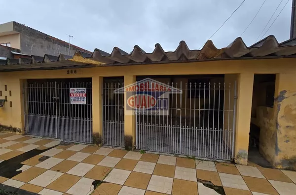 Casa para venda, 2 dormitórios + 2 casas com 2 cômodos nos fundos, por R$ 425.000,00 na Vila Urupês, Suzano