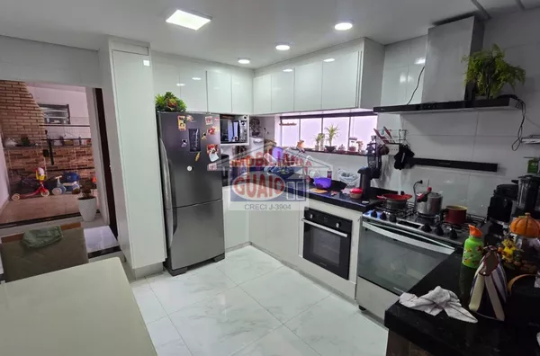 Sobrado à Venda com 3 dorms (2 suítes) + Edícula e Área Gourmet por R$ 650.000,00, Vila Urupês, Suzano