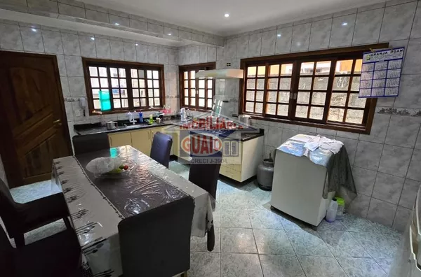 Sobrado com 4 dormitórios + Edícula + Salão Comercial à venda, 180 m² por R$ 650.000 - Cidade Boa Vista - Suzano/SP - Foto 2