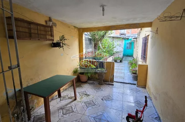 Casa para venda, 2 dormitórios + 2 casas com 2 cômodos nos fundos, por R$ 425.000,00 na Vila Urupês, Suzano