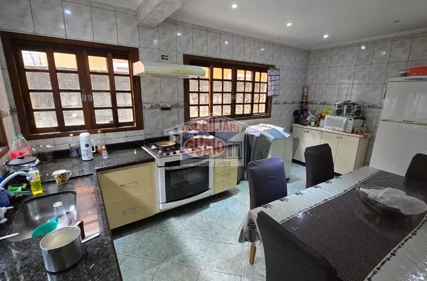 Sobrado com 4 dormitórios + Edícula + Salão Comercial à venda, 180 m² por R$ 650.000 - Cidade Boa Vista - Suzano/SP - Foto 3