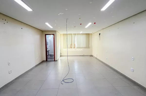 Sala comercial disponível para locação  na  Praça Adami, Centro -Itabuna/BA - Foto 4