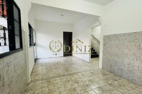 Casa com 4 quartos - À Venda