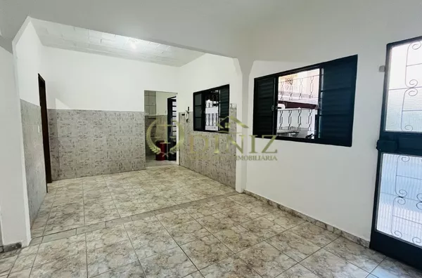 Casa com 4 quartos - À Venda