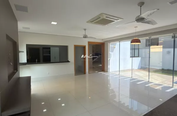 Sobrado de 403 m², com 4 dormitórios, piscina aquecida e living com pé-direito duplo à venda no Condomínio Florais Cuiabá – Cuiabá/MT - Foto 4