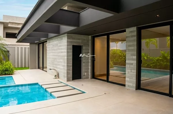 Casa térrea de 447 m² com 4 suítes e projeto assinado por Carlos Salles à venda no condomínio Supremo Itália – Cuiabá/MT