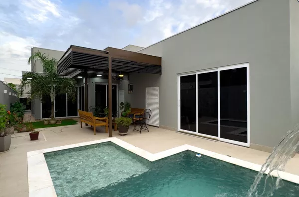 Casa térrea de 241 m² com 3 suítes e área gourmet integrada à venda no Florais do Valle – Cuiabá/MT