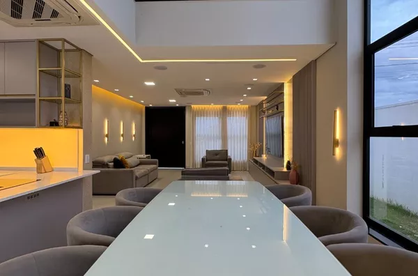 Sobrado porteira fechada de 220 m² com piscina aquecida e 3 suítes à venda no Condomínio Brisas – Cuiabá/MT
