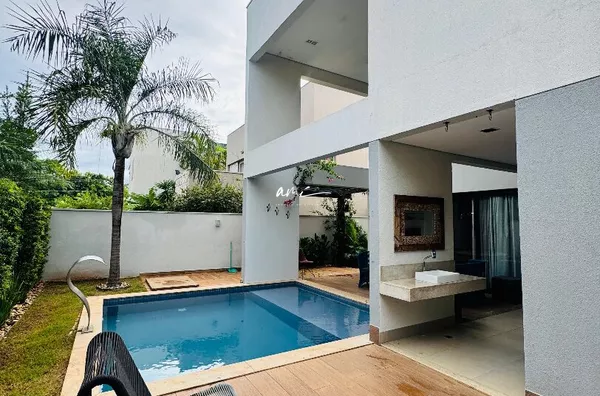 Sobrado de 293 m² com 4 suítes, energia solar e alto padrão à venda no Alphaville 2 – Cuiabá/MT