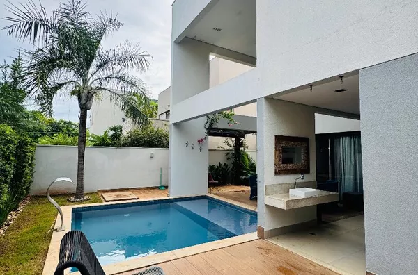 Sobrado de 293 m² com 4 suítes, energia solar e alto padrão à venda no Alphaville 2 – Cuiabá/MT