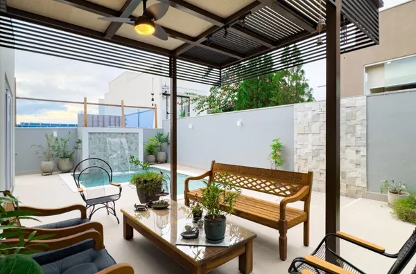 Casa térrea de 241 m² com 3 suítes e área gourmet integrada à venda no Florais do Valle – Cuiabá/MT