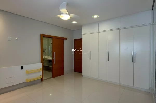 Sobrado de 403 m², com 4 dormitórios, piscina aquecida e living com pé-direito duplo à venda no Condomínio Florais Cuiabá – Cuiabá/MT - Foto 27
