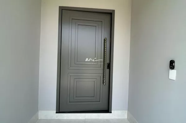 Sobrado Reformado com 4 Suítes, Vista Privilegiada e Piscina no Florais Cuiabá – Cuiabá/MT
