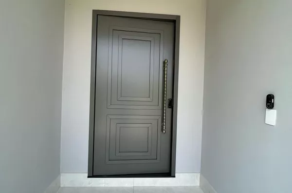 Sobrado Reformado com 4 Suítes, Vista Privilegiada e Piscina no Florais Cuiabá – Cuiabá/MT