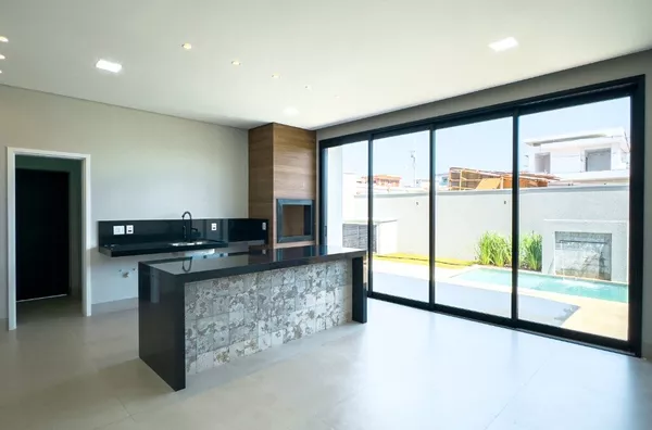 Sobrado de 223 m² com 3 suítes e piscina com hidromassagem à venda no condomínio Brisas – Cuiabá/MT