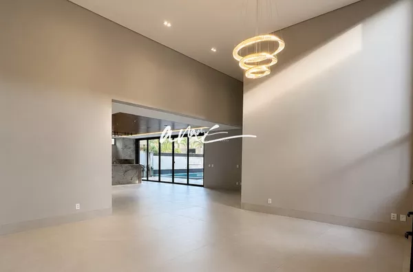 Casa térrea de 400 m², com 4 suítes, automação completa e piscina aquecida à venda no Supremo Itália – Cuiabá/MT