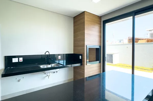 Sobrado de 223 m² com 3 suítes e piscina com hidromassagem à venda no condomínio Brisas – Cuiabá/MT