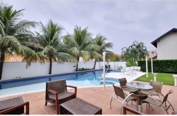 Casa de Alto Padrão com 5 Suítes, Elevador e Piscina com Raia no Florais Cuiabá – Cuiabá/MT