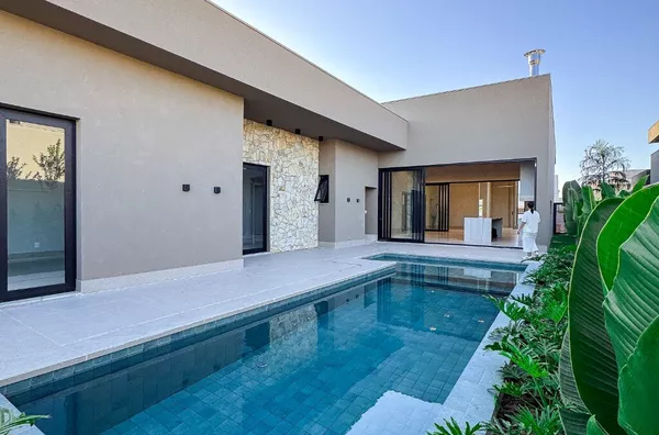 Casa térrea de 385 m² com energia solar e 4 suítes automatizadas à venda no condomínio Supremo Itália – Cuiabá/MT
