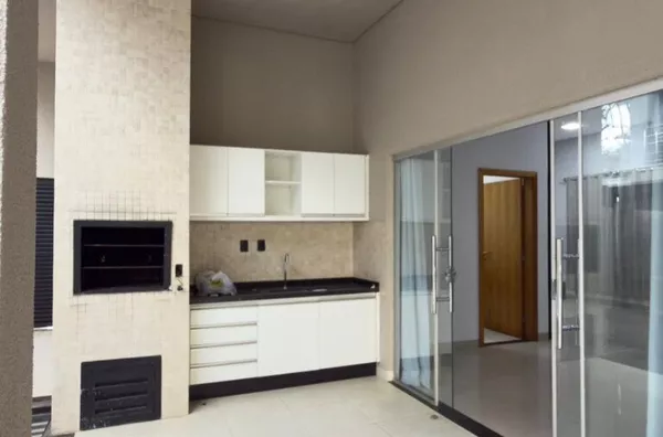Casa térrea de 250 m² com 3 suítes e área de lazer completa para locação no Florais Cuiabá – Cuiabá/MT