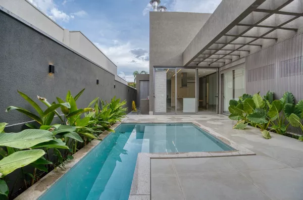 Casa térrea de 329 m² com automação Alexa, piscina aquecida e 3 suítes à venda – Cuiabá/MT