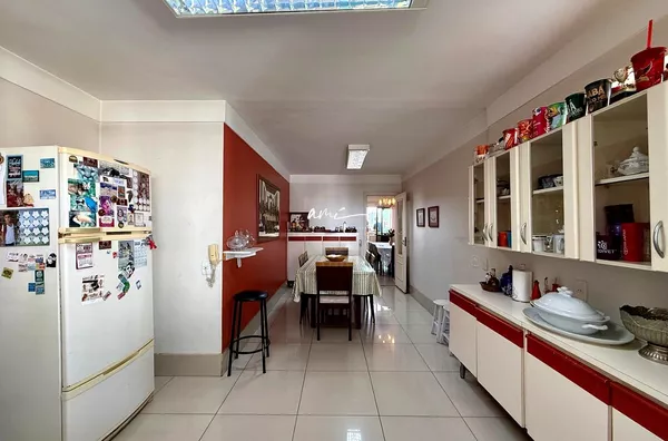 APARTAMENTO À VENDA NA PRAÇA POPULAR, 225 m², 3 SUÍTES, 2 VAGAS DE GARAGEM! - Foto 4