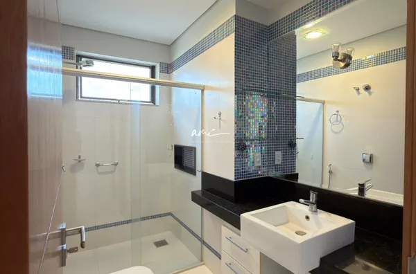 Sobrado de 403 m², com 4 dormitórios, piscina aquecida e living com pé-direito duplo à venda no Condomínio Florais Cuiabá – Cuiabá/MT - Foto 15