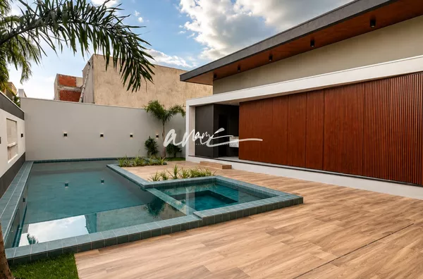 Casa térrea de 400 m², com 4 suítes, automação completa e piscina aquecida à venda no Supremo Itália – Cuiabá/MT