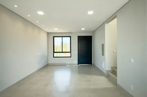 Sobrado de 223 m² com 3 suítes e piscina com hidromassagem à venda no condomínio Brisas – Cuiabá/MT