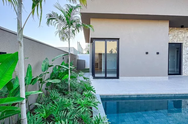 Casa térrea de 385 m² com energia solar e 4 suítes automatizadas à venda no condomínio Supremo Itália – Cuiabá/MT