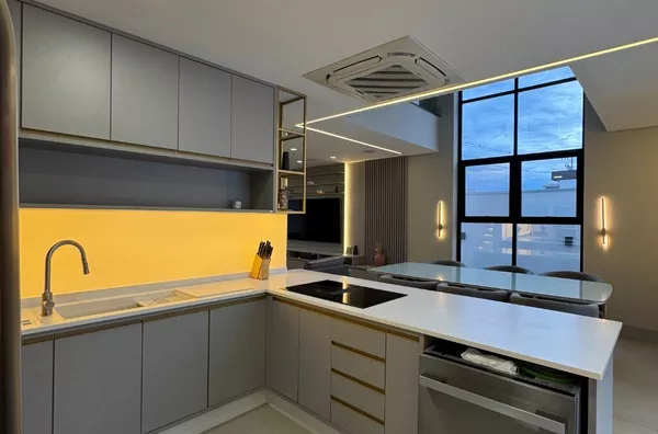 Sobrado porteira fechada de 220 m² com piscina aquecida e 3 suítes à venda no Condomínio Brisas – Cuiabá/MT