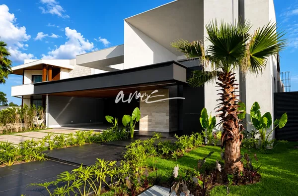 Casa térrea de 400 m², com 4 suítes, automação completa e piscina aquecida à venda no Supremo Itália – Cuiabá/MT