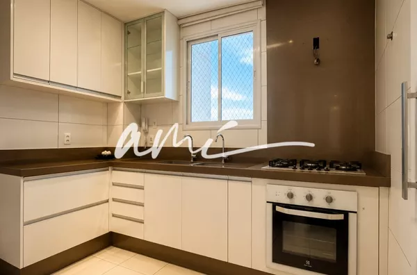Apartamento de 134 m², mobiliado, com 3 suítes, sacada gourmet e 3 vagas de garagem à venda no Edifício Jardins de Provence – Cuiabá/MT