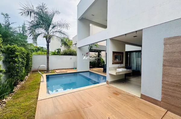 Sobrado de 293 m² com 4 suítes, energia solar e alto padrão à venda no Alphaville 2 – Cuiabá/MT