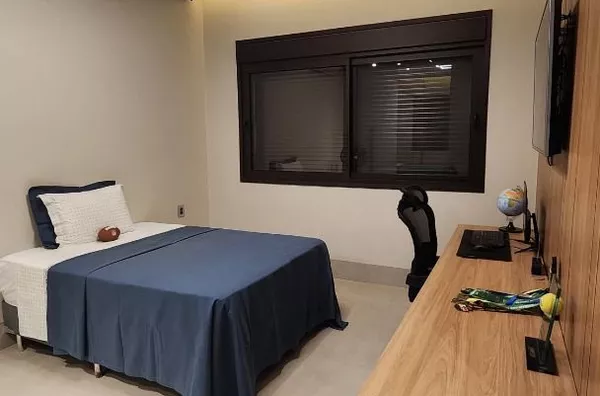 Sobrado de Alto Padrão com 4 Suítes, Piscina Borda Infinita e Automação Completa no Florais dos Lagos – Cuiabá/MT
