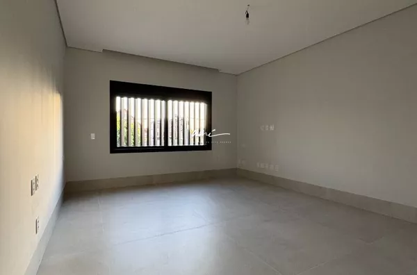Sobrado de 419 m² com 4 Suítes, aquecimento solar e área Gourmet no Florais dos Lagos – Cuiabá/MT