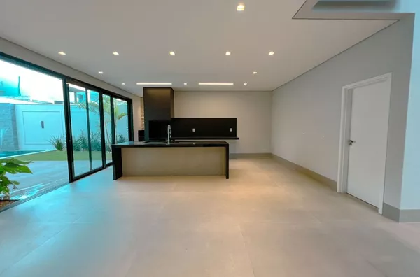 Sobrado Neoclássico com 2 Suítes Master, Gourmet e Rooftop no Florais Itália – Cuiabá/MT