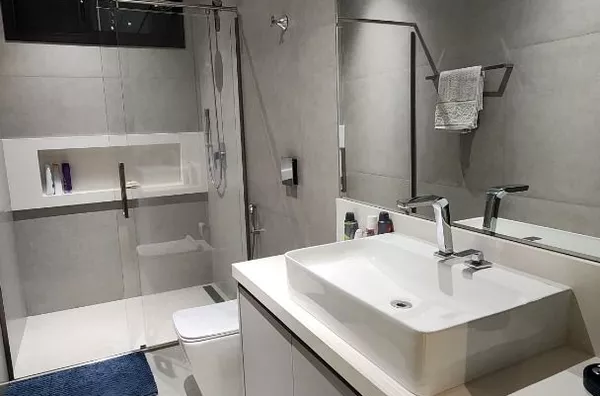 Sobrado de Alto Padrão com 4 Suítes, Piscina Borda Infinita e Automação Completa no Florais dos Lagos – Cuiabá/MT
