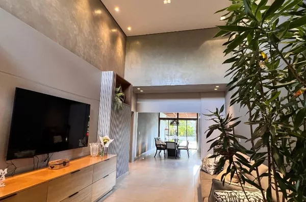 Casa com 3 suítes à venda, 270 m² por R$ 3.300.000,00 - Condomínio Residencial Florais dos Lagos - Cuiabá/MT