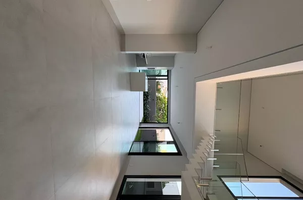 Sobrado de 419 m² com 4 Suítes, aquecimento solar e área Gourmet no Florais dos Lagos – Cuiabá/MT