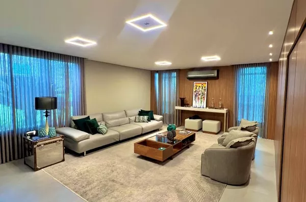 Sobrado de Alto Padrão com 4 Suítes, Piscina e Energia Solar no Florais Cuiabá – Cuiabá/MT