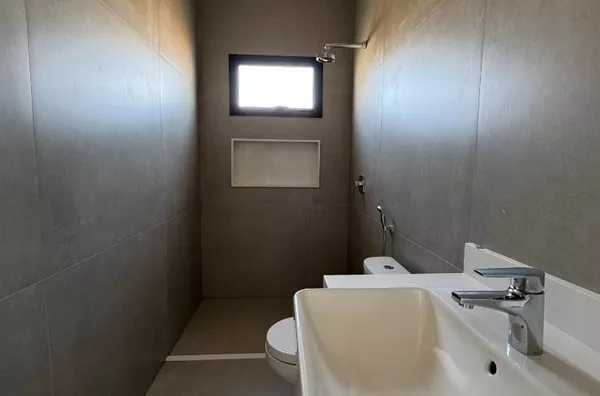 Sobrado de Alto Padrão com 4 Suítes, Piscina e Gourmet no Condomínio Villa Jardim – Cuiabá/MT