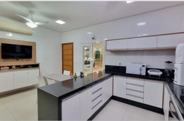 Casa de Alto Padrão com 5 Suítes, Elevador e Piscina com Raia no Florais Cuiabá – Cuiabá/MT